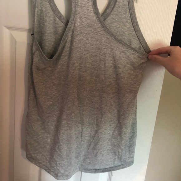 Flowy Nike workout tank - Picture 2 of 2
